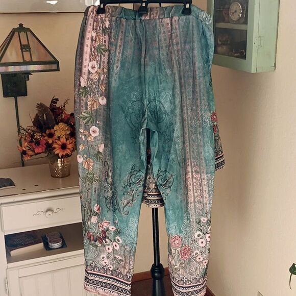 Two-Piece Perfect Travel Set. Boho, Arty, Soft Girl - Picture 5 of 14